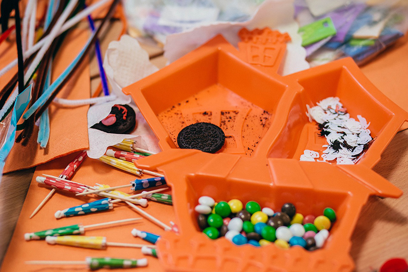 pumpkin-themed crafts